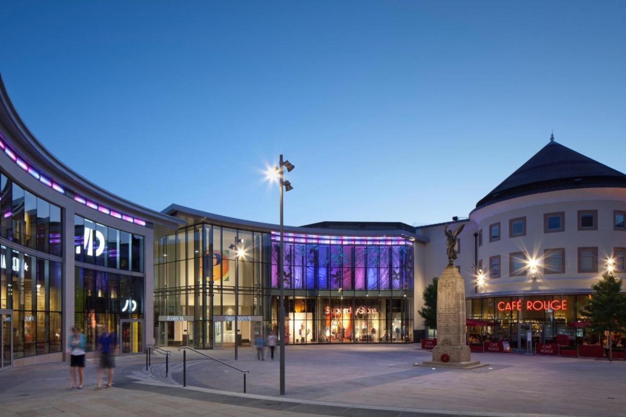Cloud9Sa At Woking Central Exteriér fotografie